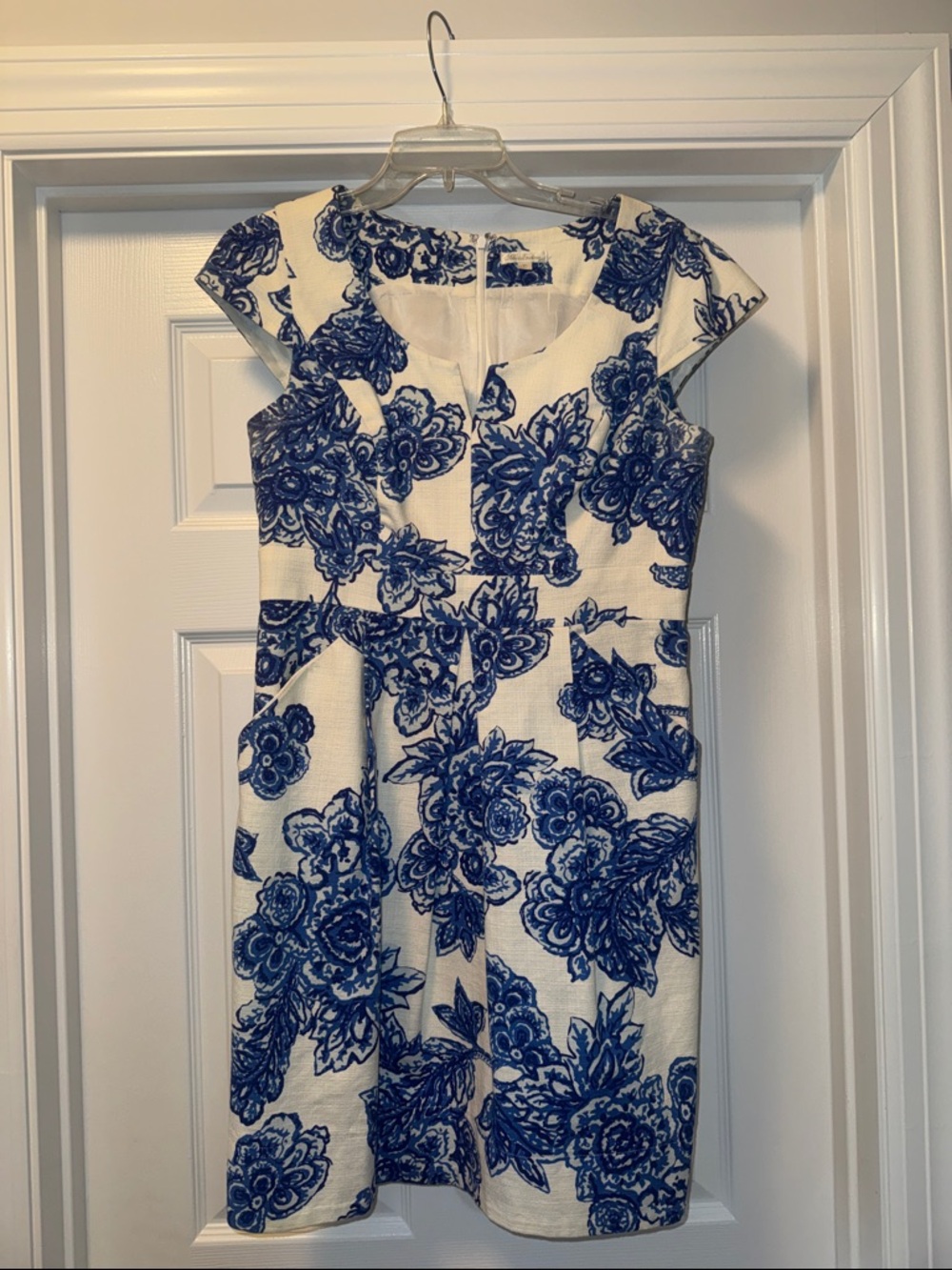 Shoshanna Floral Cap-Sleeve Sheath Dress in Blue and White